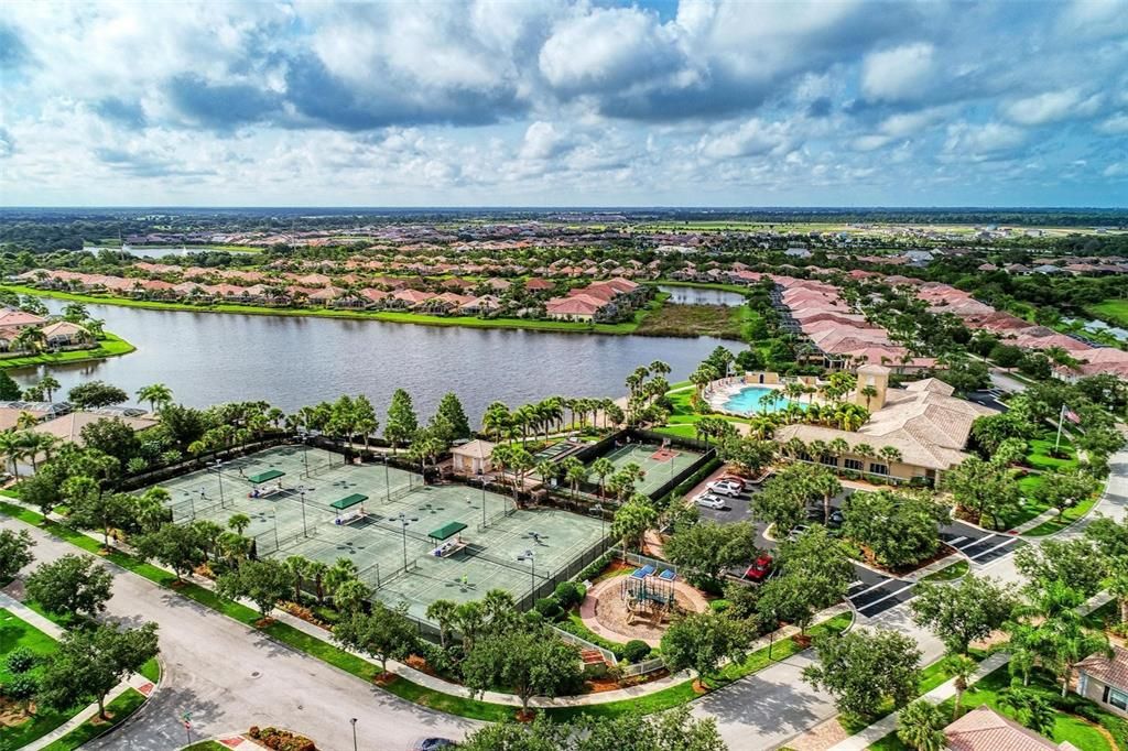 Activo con contrato: $599,900 (3 camas, 3 baños, 2008 Pies cuadrados)