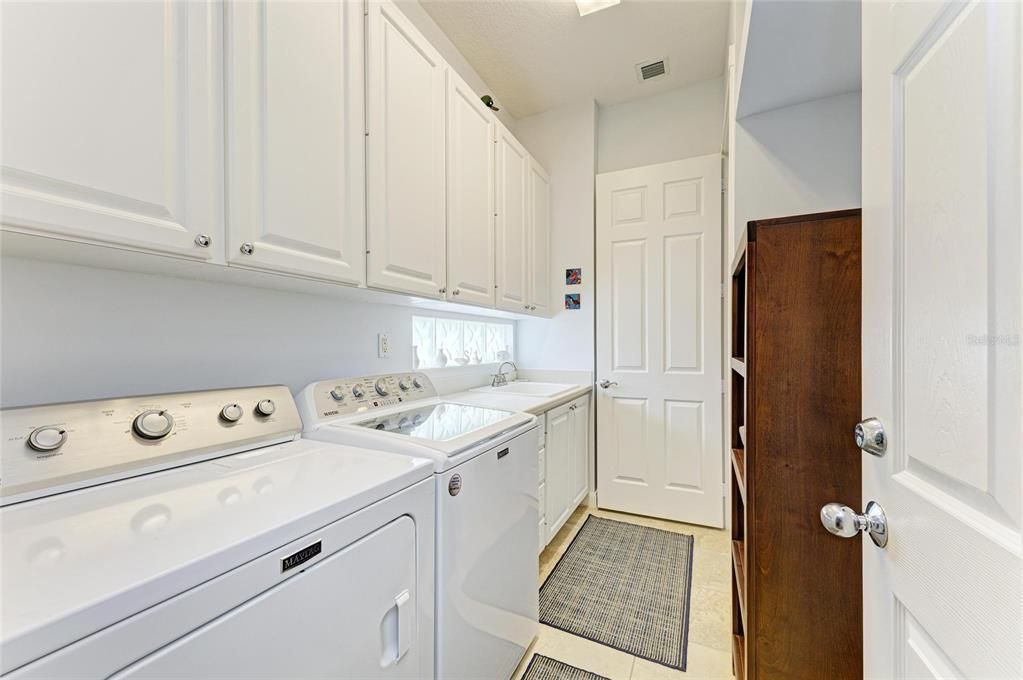 Activo con contrato: $599,900 (3 camas, 3 baños, 2008 Pies cuadrados)