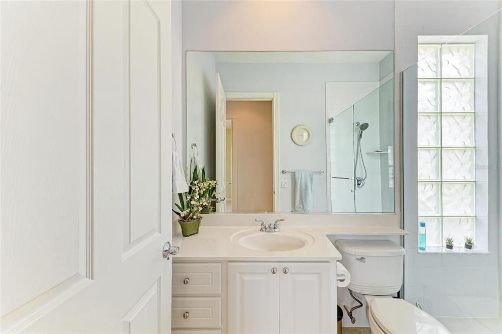 Activo con contrato: $599,900 (3 camas, 3 baños, 2008 Pies cuadrados)