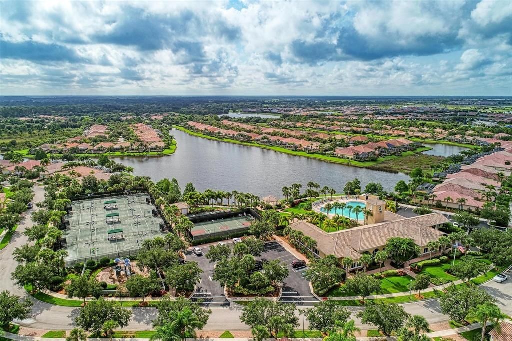 Activo con contrato: $599,900 (3 camas, 3 baños, 2008 Pies cuadrados)