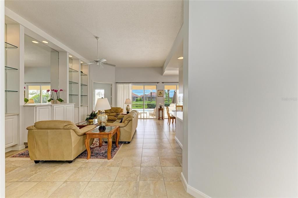 Activo con contrato: $599,900 (3 camas, 3 baños, 2008 Pies cuadrados)