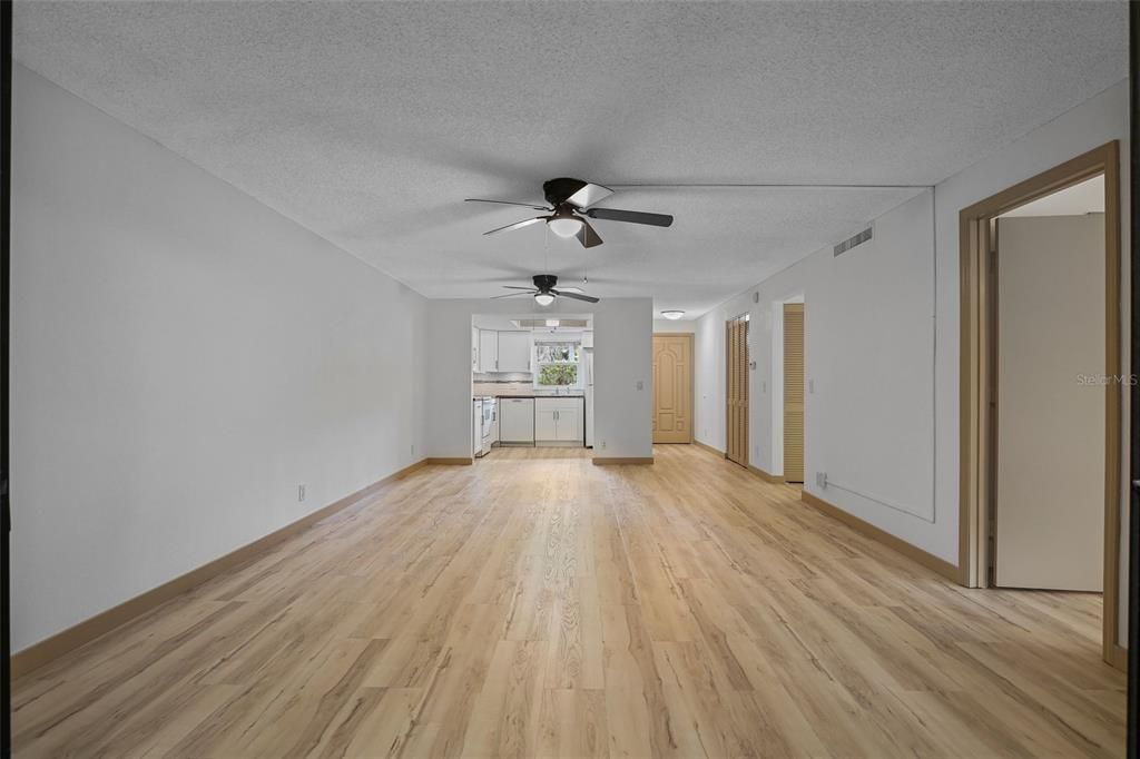 For Sale: $199,000 (2 beds, 2 baths, 1130 Square Feet)