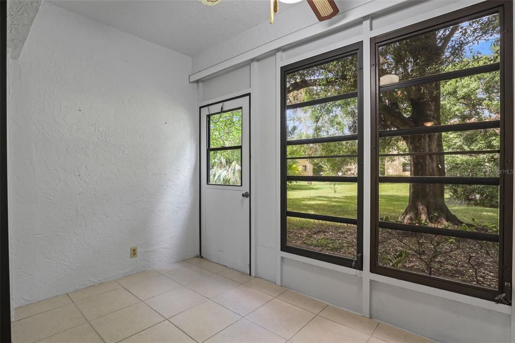 For Sale: $199,000 (2 beds, 2 baths, 1130 Square Feet)