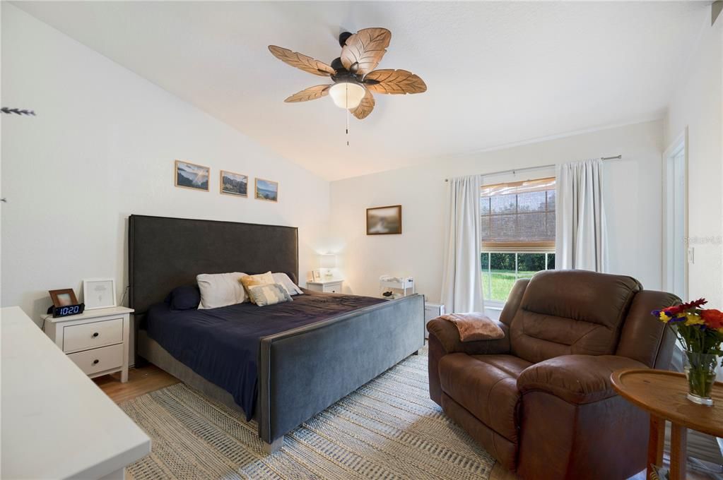 合同活跃: $325,000 (3 贝兹, 2 浴室, 1492 平方英尺)