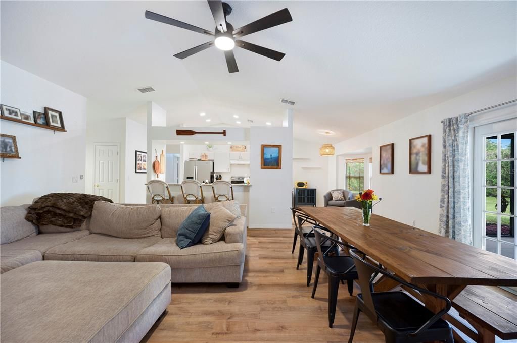 合同活跃: $325,000 (3 贝兹, 2 浴室, 1492 平方英尺)