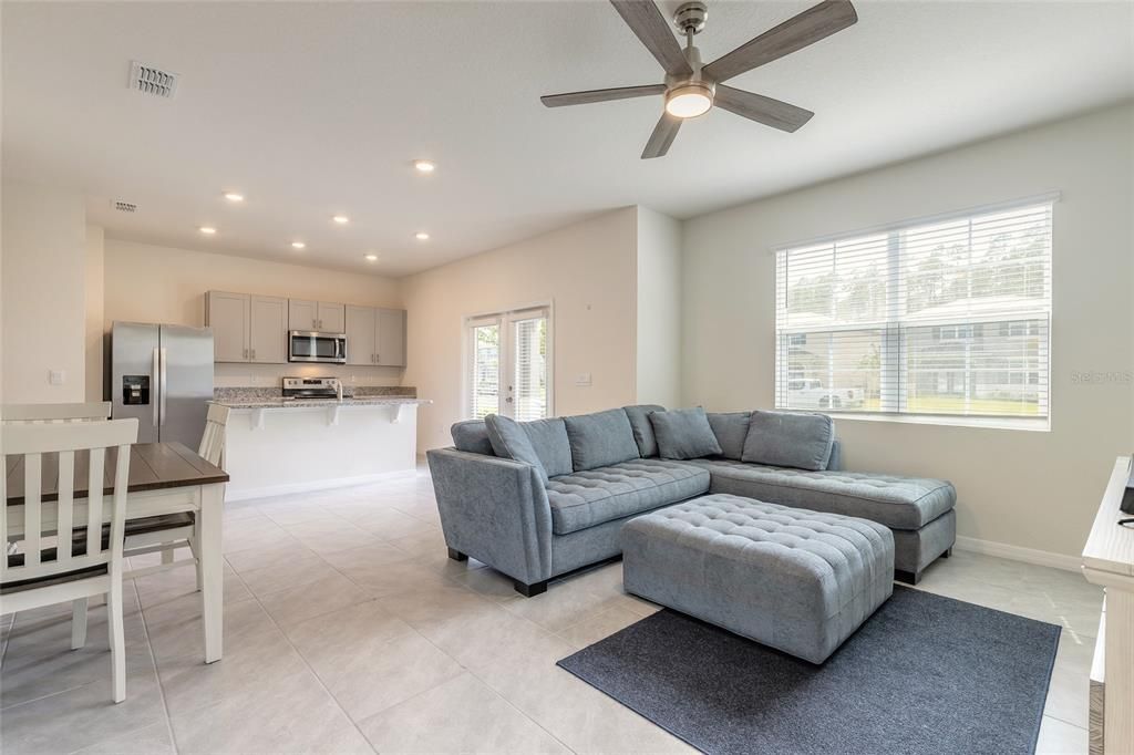 待售: $299,900 (3 贝兹, 2 浴室, 1614 平方英尺)