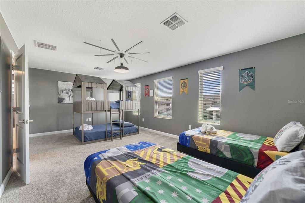 На продажу: $979,900 (8 спален, 5 ванн, 4289 Квадратных фут)