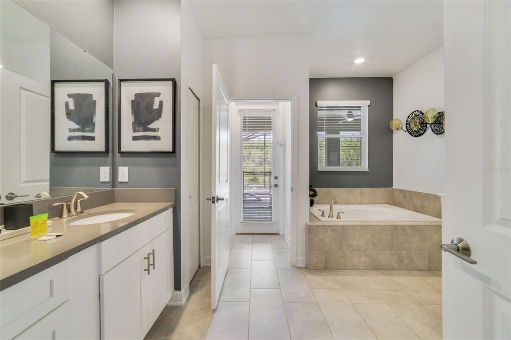 На продажу: $979,900 (8 спален, 5 ванн, 4289 Квадратных фут)