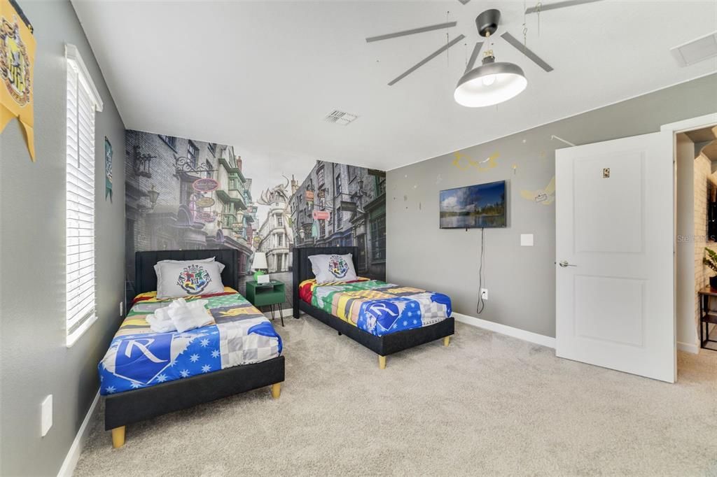 На продажу: $979,900 (8 спален, 5 ванн, 4289 Квадратных фут)