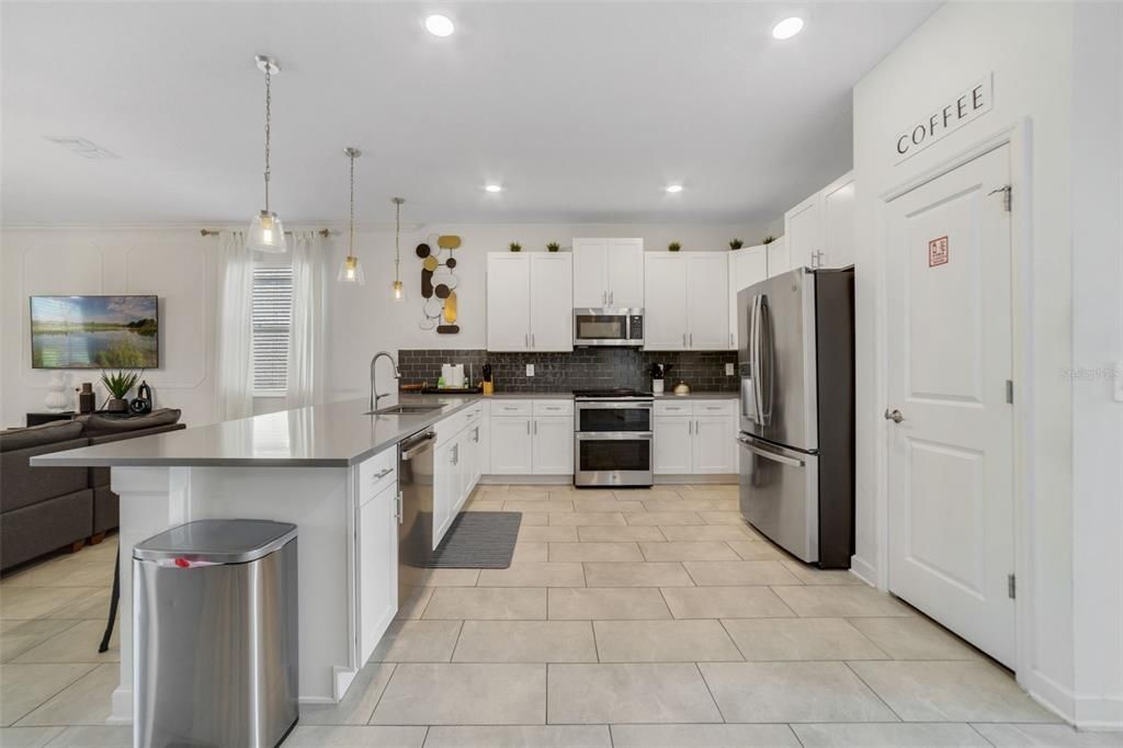 На продажу: $979,900 (8 спален, 5 ванн, 4289 Квадратных фут)