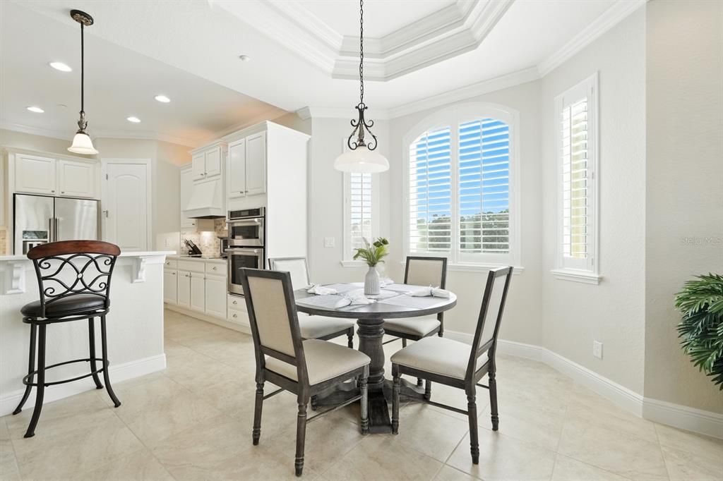 Под контрактом: $550,000 (3 спален, 2 ванн, 2501 Квадратных фут)