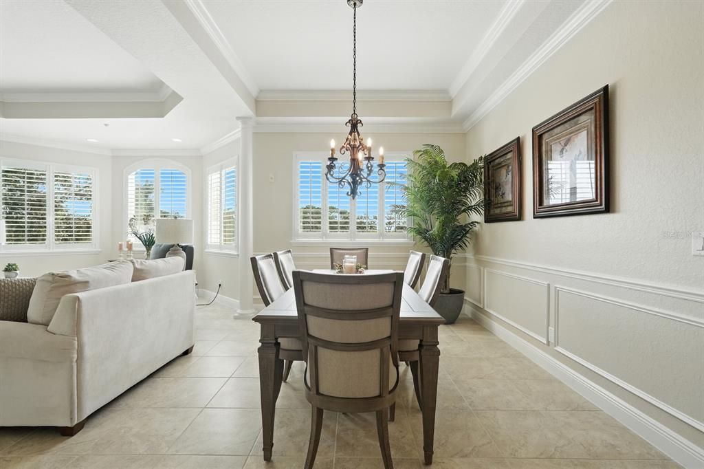 Под контрактом: $550,000 (3 спален, 2 ванн, 2501 Квадратных фут)