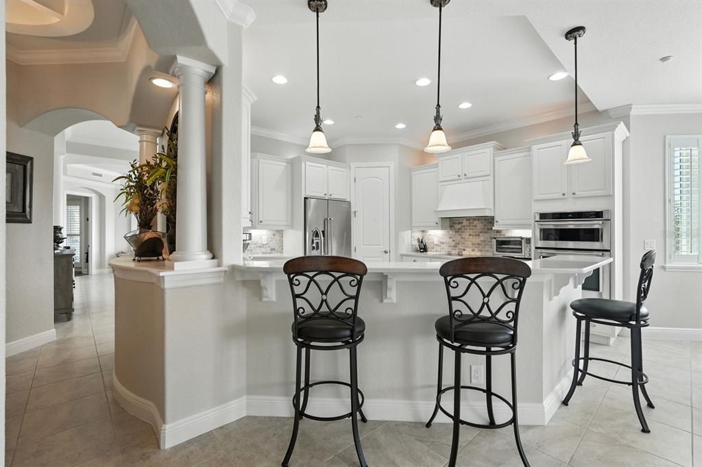 Под контрактом: $550,000 (3 спален, 2 ванн, 2501 Квадратных фут)