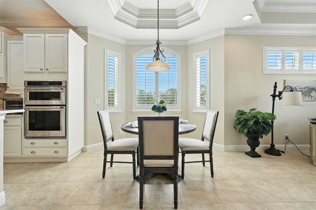 Под контрактом: $550,000 (3 спален, 2 ванн, 2501 Квадратных фут)