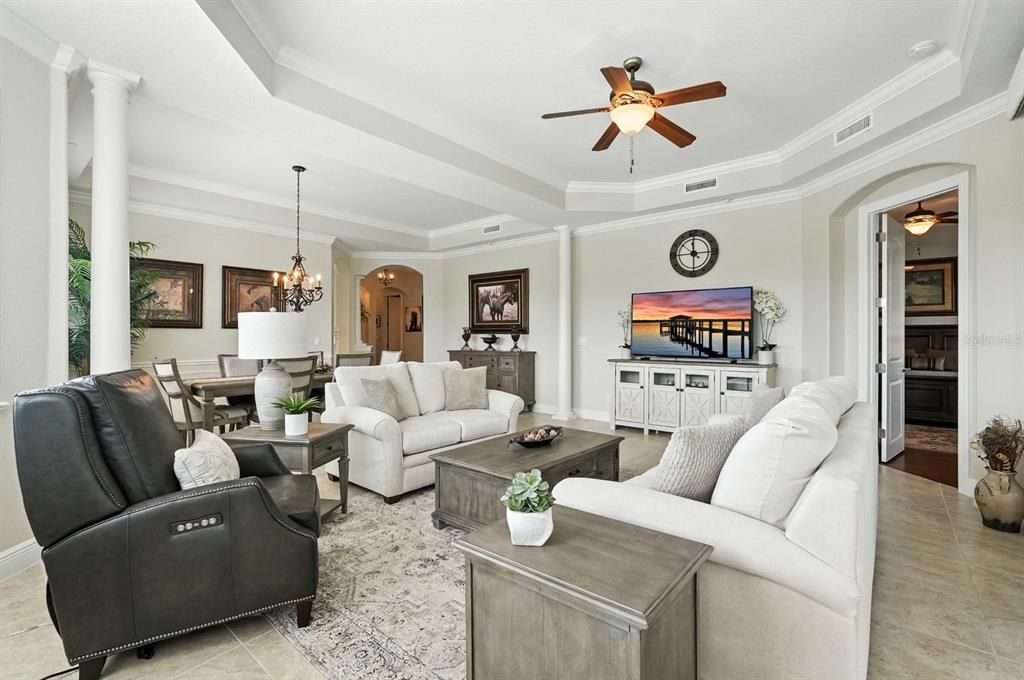 Под контрактом: $550,000 (3 спален, 2 ванн, 2501 Квадратных фут)