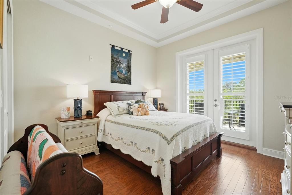 Под контрактом: $550,000 (3 спален, 2 ванн, 2501 Квадратных фут)