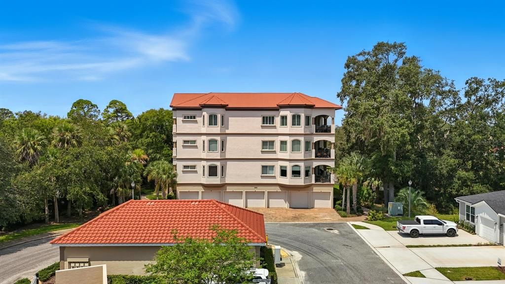 Под контрактом: $550,000 (3 спален, 2 ванн, 2501 Квадратных фут)