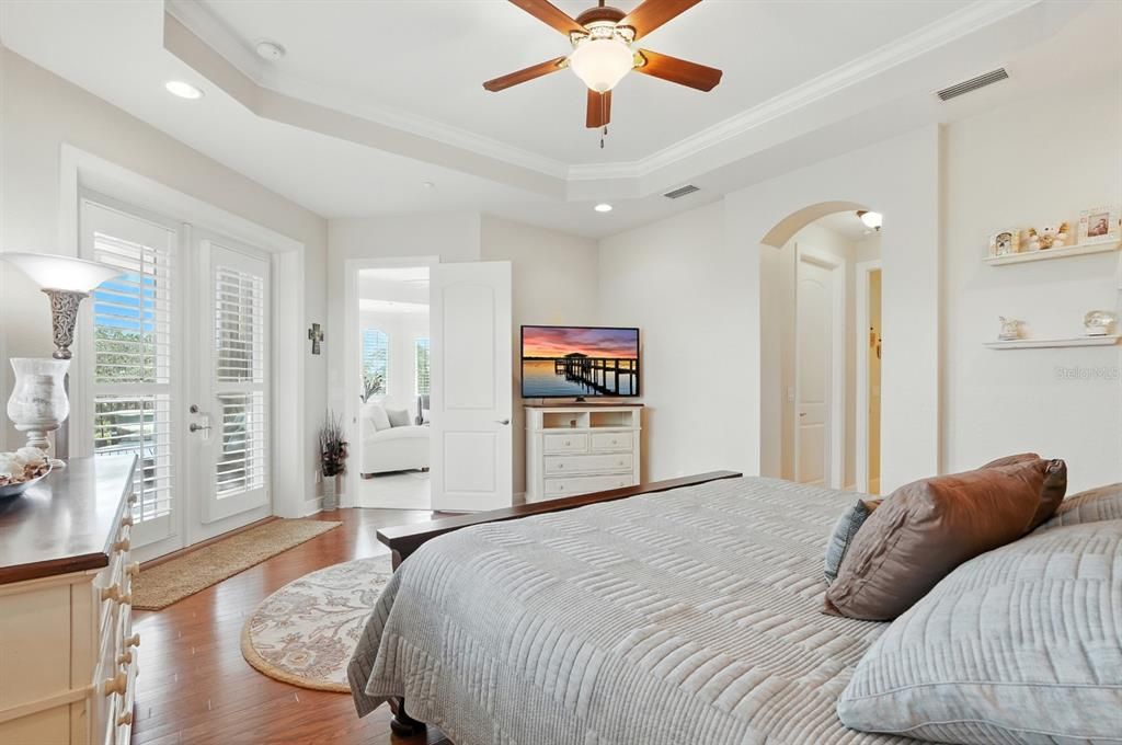 Под контрактом: $550,000 (3 спален, 2 ванн, 2501 Квадратных фут)