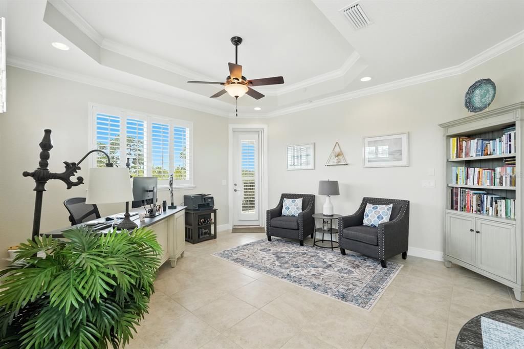 Под контрактом: $550,000 (3 спален, 2 ванн, 2501 Квадратных фут)