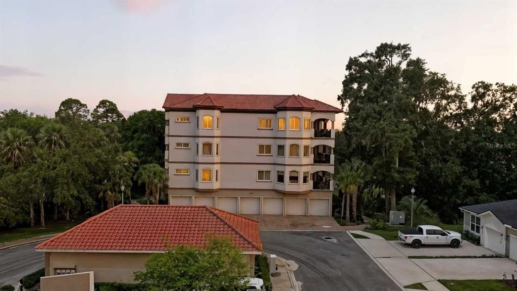 Под контрактом: $550,000 (3 спален, 2 ванн, 2501 Квадратных фут)