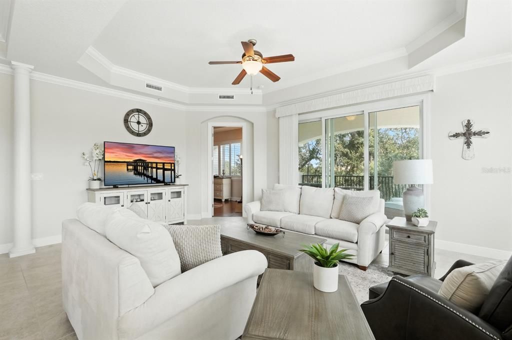 Под контрактом: $550,000 (3 спален, 2 ванн, 2501 Квадратных фут)