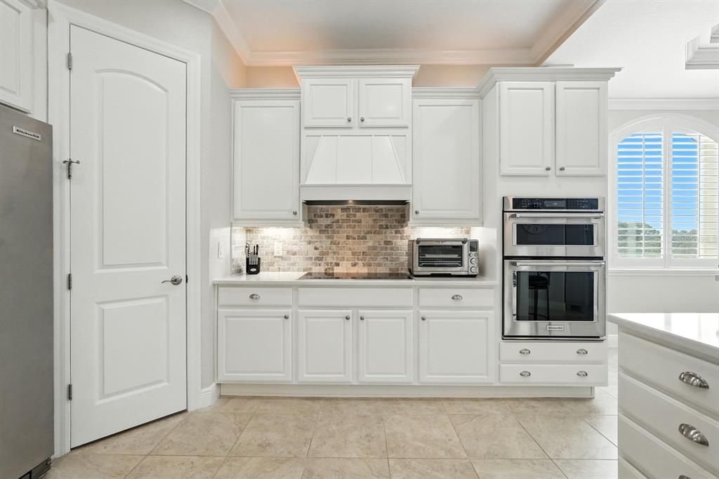 Под контрактом: $550,000 (3 спален, 2 ванн, 2501 Квадратных фут)