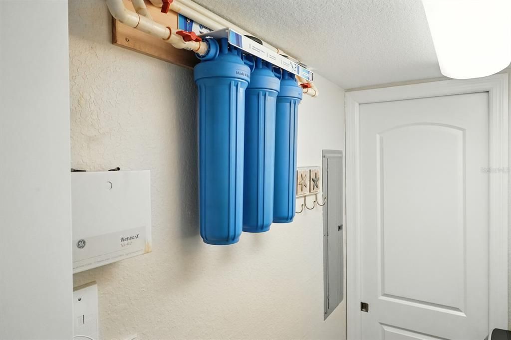 Под контрактом: $550,000 (3 спален, 2 ванн, 2501 Квадратных фут)