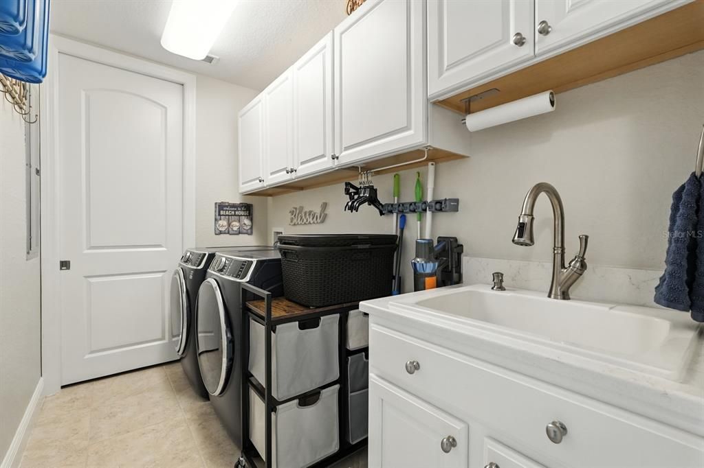 Под контрактом: $550,000 (3 спален, 2 ванн, 2501 Квадратных фут)