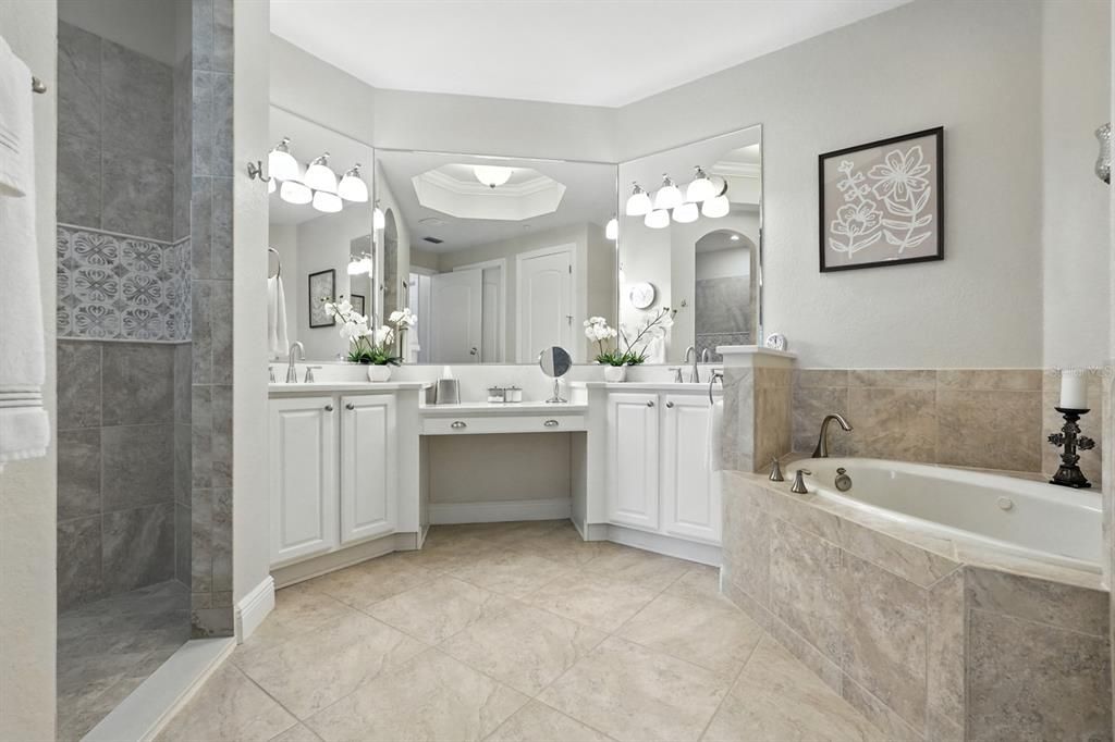 Под контрактом: $550,000 (3 спален, 2 ванн, 2501 Квадратных фут)