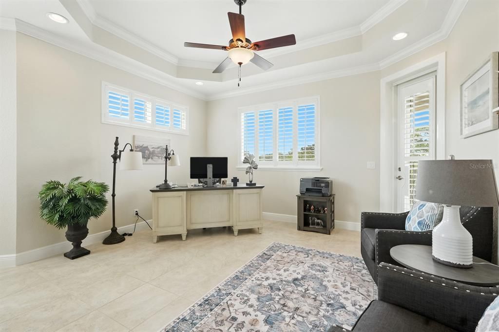 Под контрактом: $550,000 (3 спален, 2 ванн, 2501 Квадратных фут)