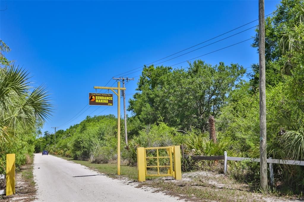 На продажу: $165,000 (1.79 acres)