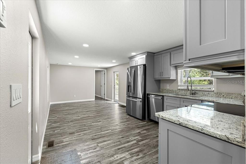 待售: $535,000 (6 贝兹, 4 浴室, 2328 平方英尺)