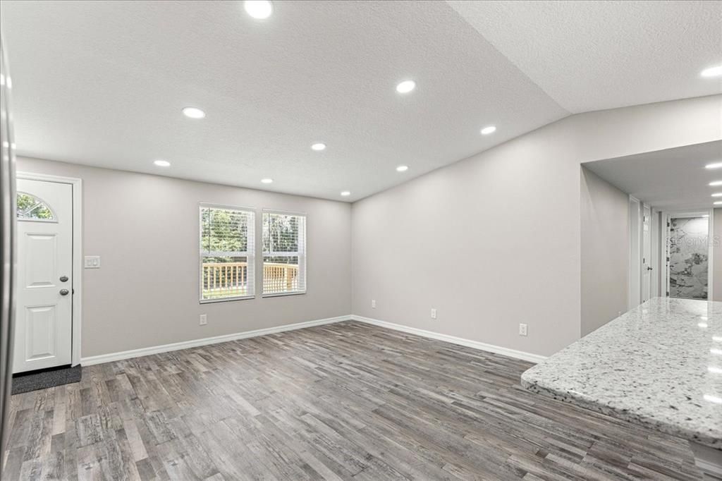 待售: $535,000 (6 贝兹, 4 浴室, 2328 平方英尺)