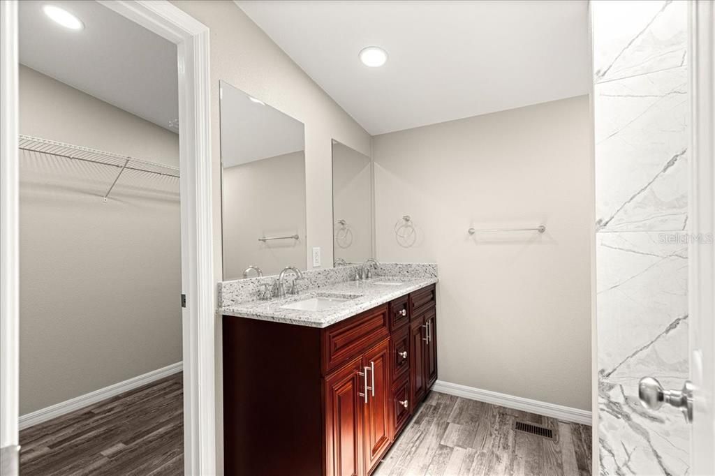 待售: $535,000 (6 贝兹, 4 浴室, 2328 平方英尺)