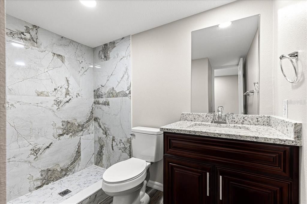 待售: $535,000 (6 贝兹, 4 浴室, 2328 平方英尺)