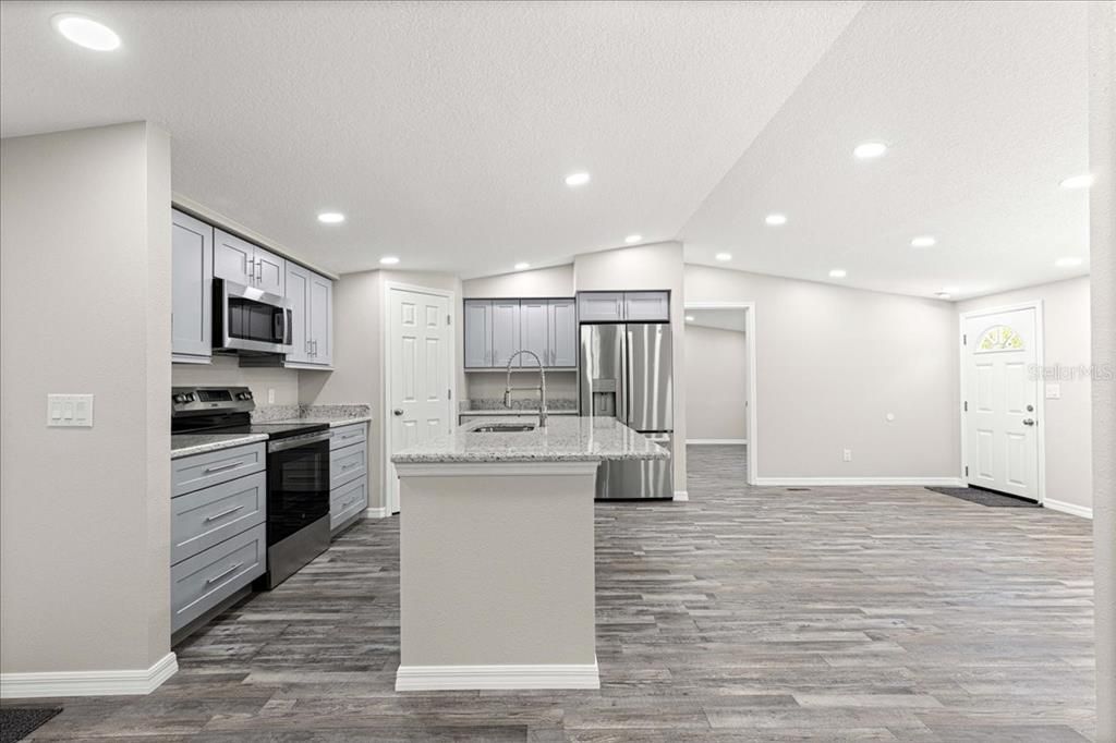 待售: $535,000 (6 贝兹, 4 浴室, 2328 平方英尺)