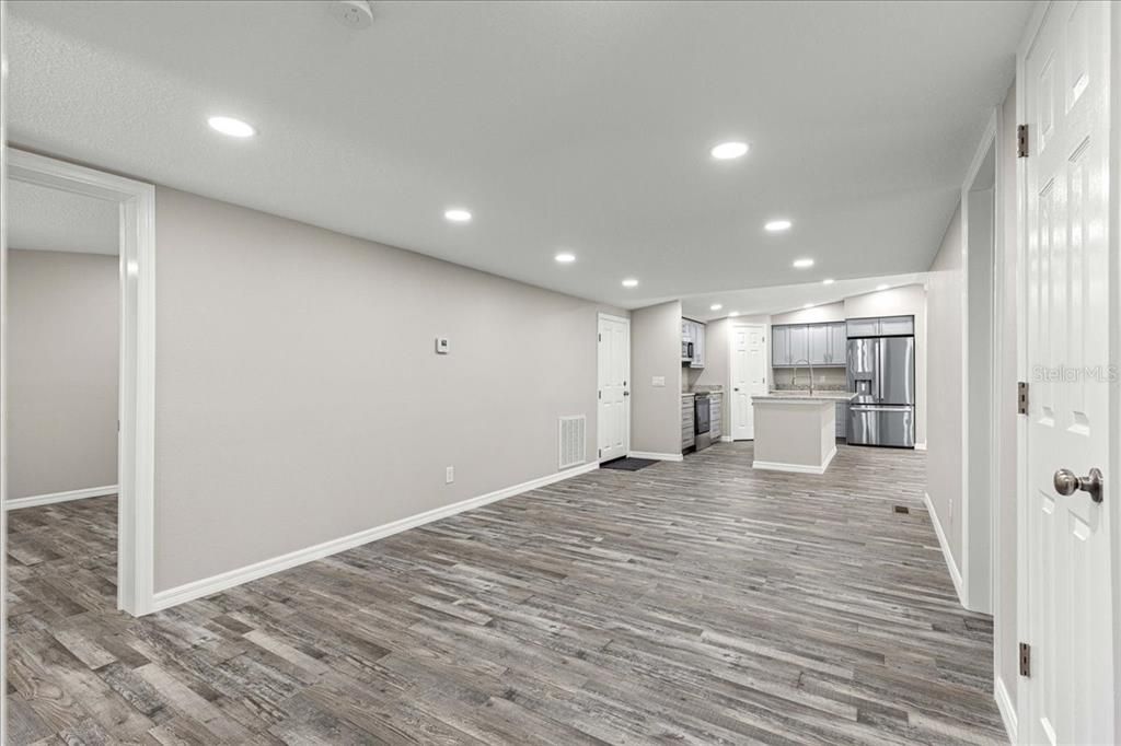 待售: $535,000 (6 贝兹, 4 浴室, 2328 平方英尺)