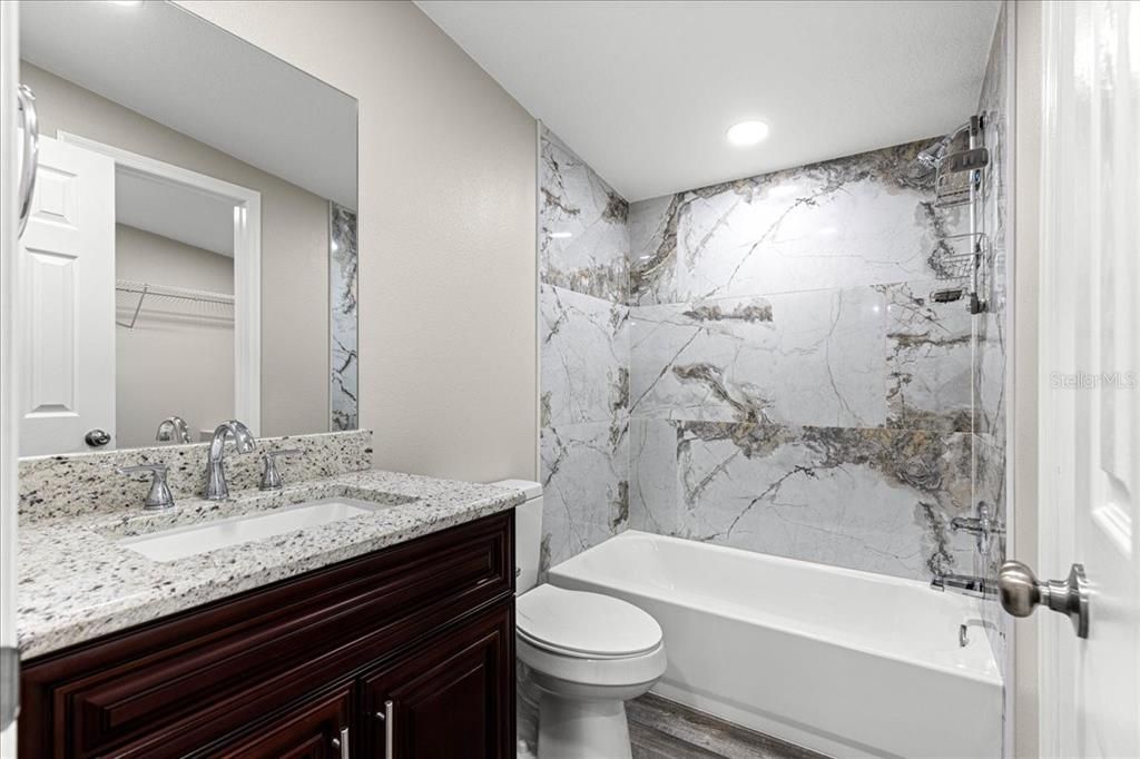 待售: $535,000 (6 贝兹, 4 浴室, 2328 平方英尺)