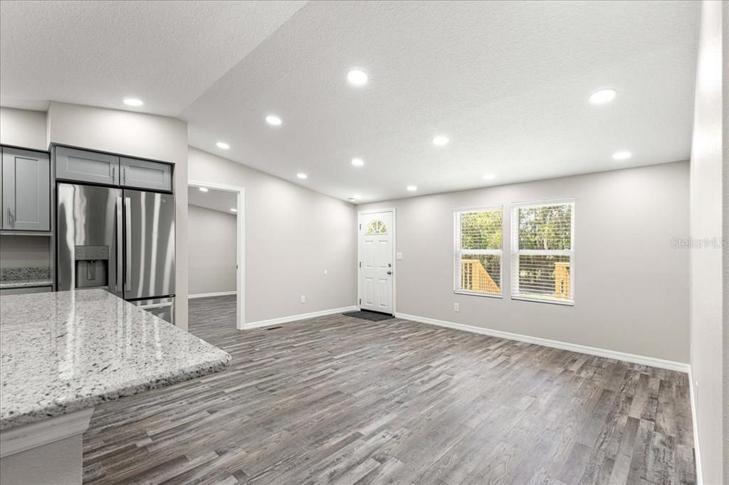 待售: $535,000 (6 贝兹, 4 浴室, 2328 平方英尺)