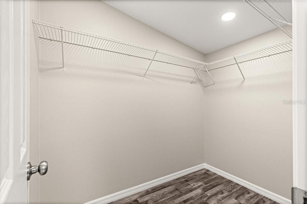 待售: $535,000 (6 贝兹, 4 浴室, 2328 平方英尺)