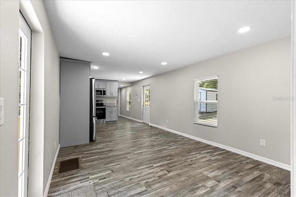 待售: $535,000 (6 贝兹, 4 浴室, 2328 平方英尺)