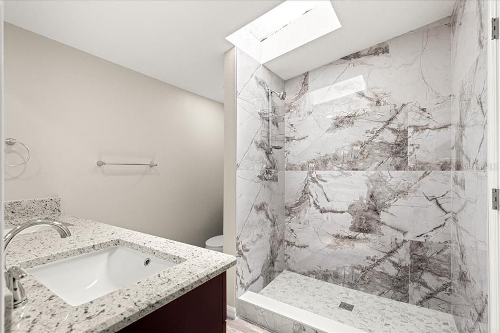 待售: $535,000 (6 贝兹, 4 浴室, 2328 平方英尺)