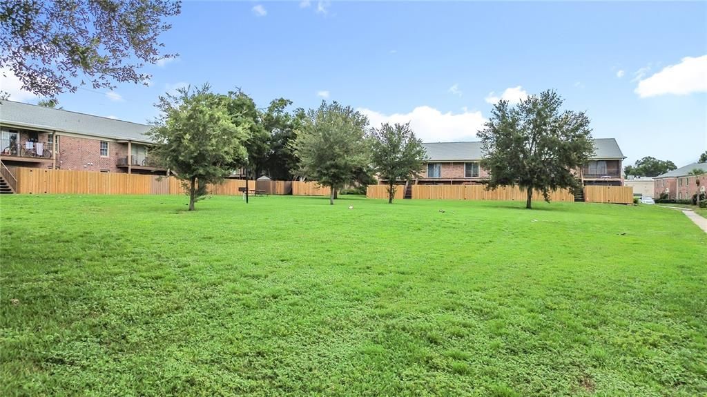 For Sale: $175,000 (2 beds, 1 baths, 891 Square Feet)