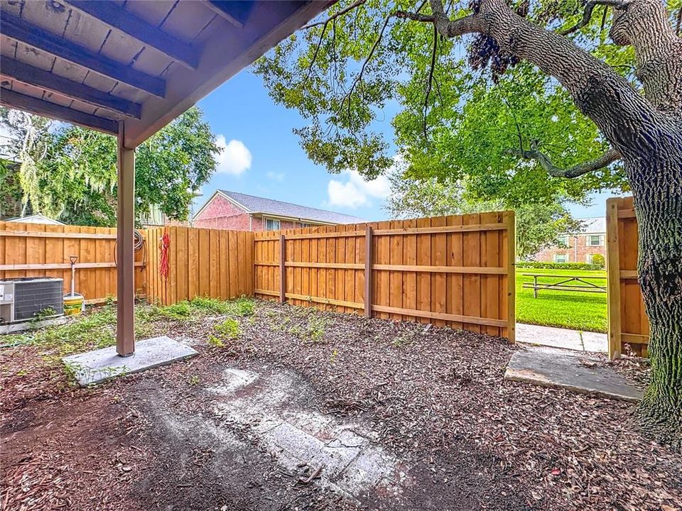 For Sale: $175,000 (2 beds, 1 baths, 891 Square Feet)