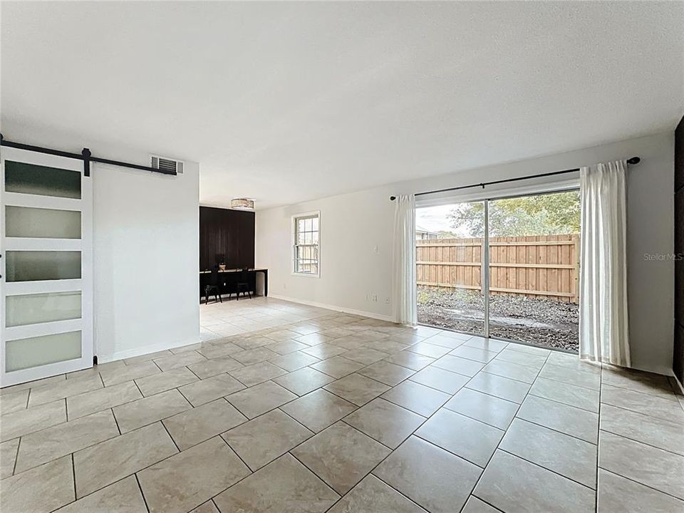 For Sale: $175,000 (2 beds, 1 baths, 891 Square Feet)