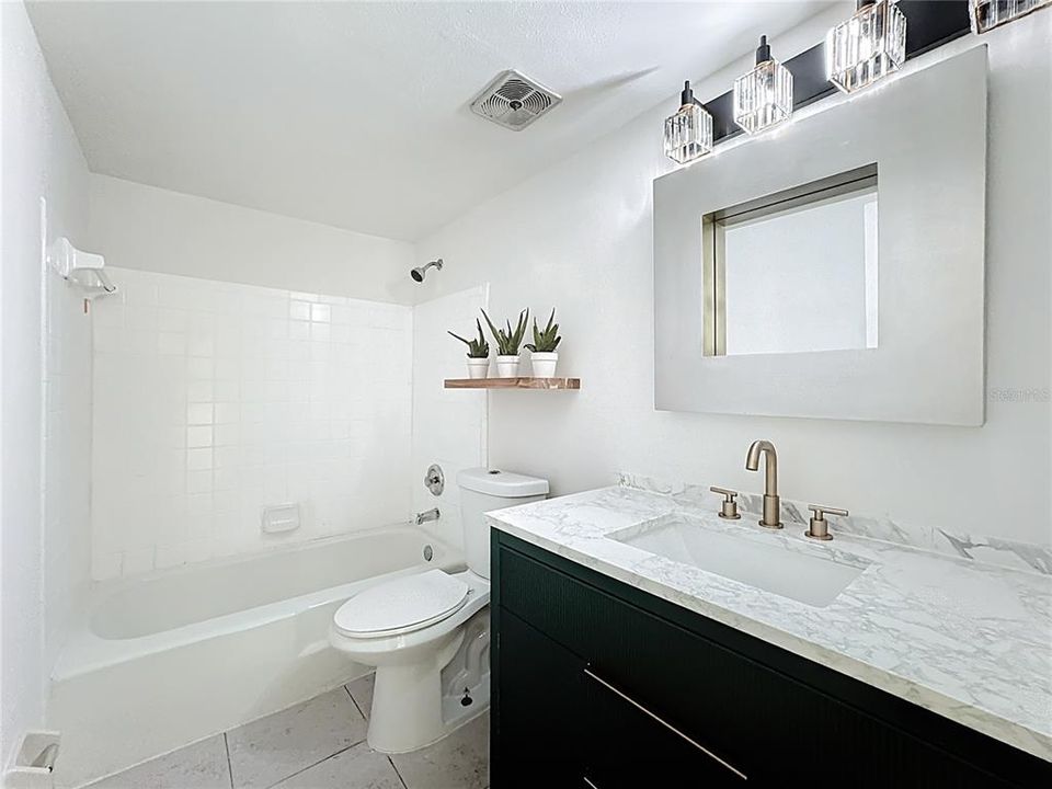 For Sale: $175,000 (2 beds, 1 baths, 891 Square Feet)