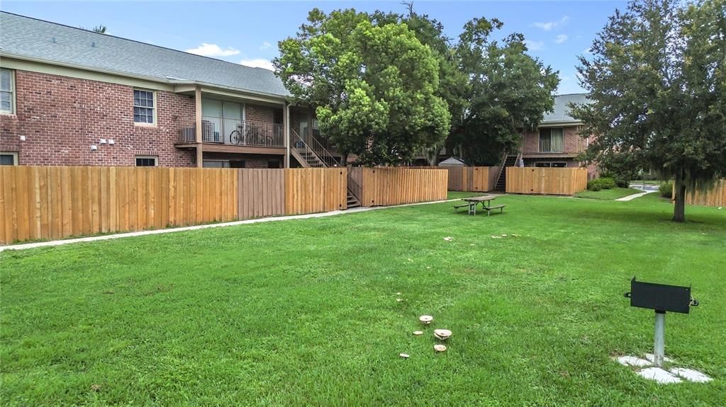 For Sale: $175,000 (2 beds, 1 baths, 891 Square Feet)