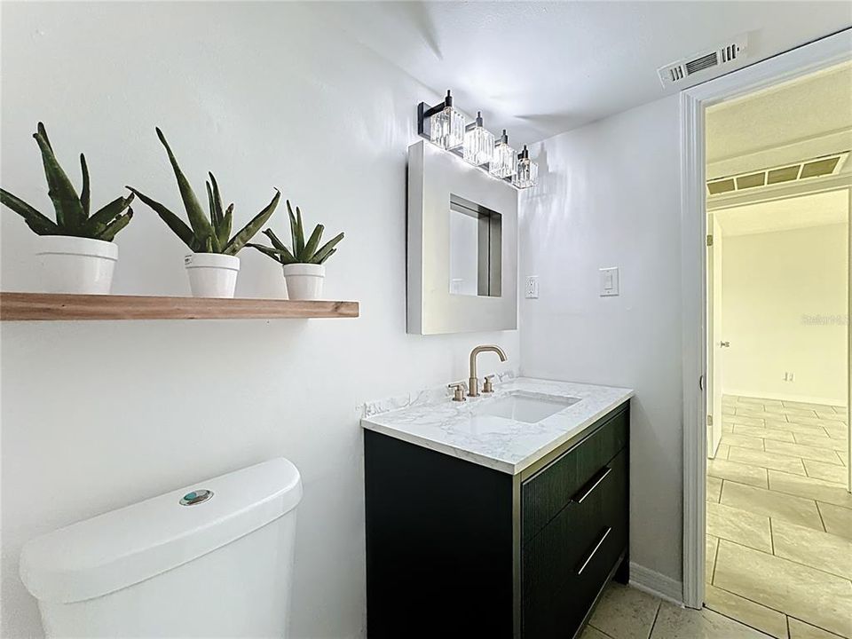 For Sale: $175,000 (2 beds, 1 baths, 891 Square Feet)