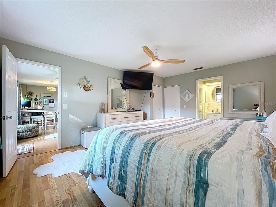 Под контрактом: $219,999 (2 спален, 2 ванн, 1135 Квадратных фут)