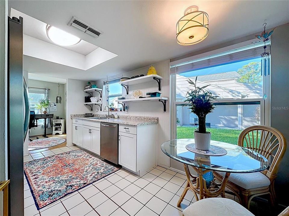 Под контрактом: $219,999 (2 спален, 2 ванн, 1135 Квадратных фут)